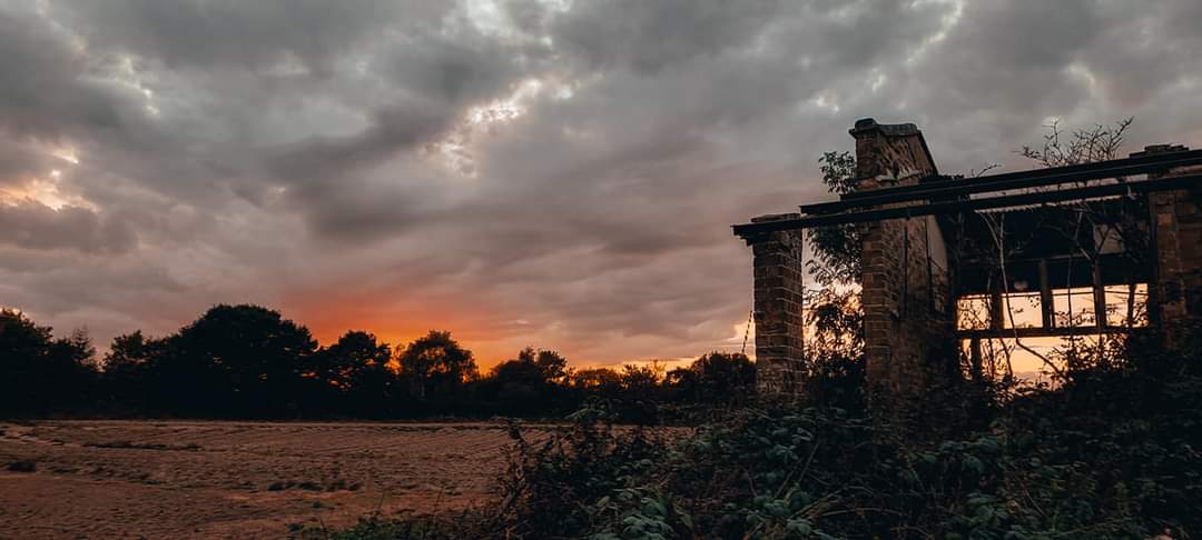 Derelict_movie's tweet photo. Jonathan and Mikey grabbed some beautiful!! shots yesterday evening for our upcoming Derelict crowdfunding trailer, from the ground to the sky the boys had it covered 🎬
Photos by: Mikey 
#lbsfilms #indiefilm #crowdfunding #derelict #drone https://t.co/Sd1GpFDhWg