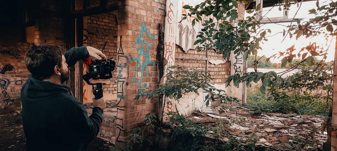 Derelict_movie's tweet photo. Jonathan and Mikey grabbed some beautiful!! shots yesterday evening for our upcoming Derelict crowdfunding trailer, from the ground to the sky the boys had it covered 🎬
Photos by: Mikey 
#lbsfilms #indiefilm #crowdfunding #derelict #drone https://t.co/Sd1GpFDhWg