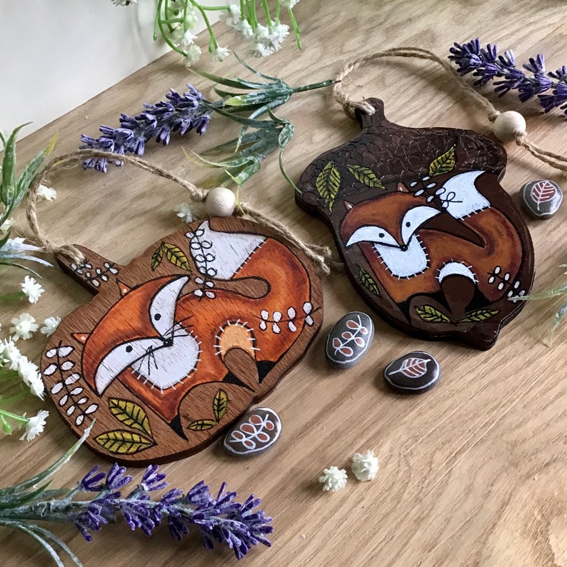 elbricrafts's tweet photo. I now have a sweet acorn fox to go with my pumpkin one! Hand painted and comes with two little leaf pebbles. Perfect for autumn #ukgiftam #ukgifthour #cwordseptember #shopindie https://t.co/6IZC7yOyGg https://t.co/iP7Lfb4f2v