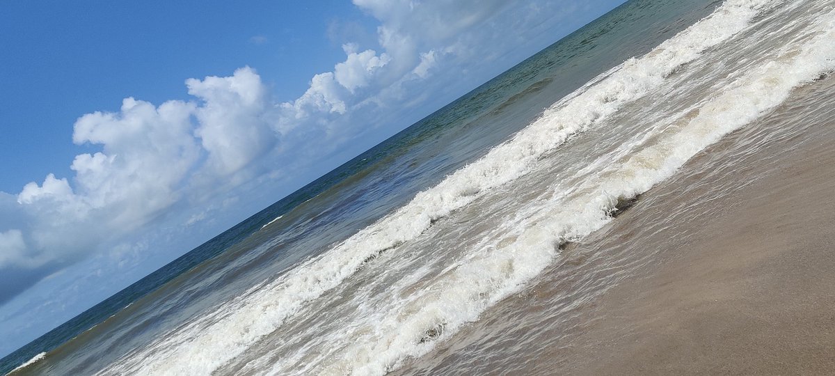 veebee2014's tweet photo. It's so good to see the blue sea in Mumbai !! https://t.co/4uzQNzDCtn