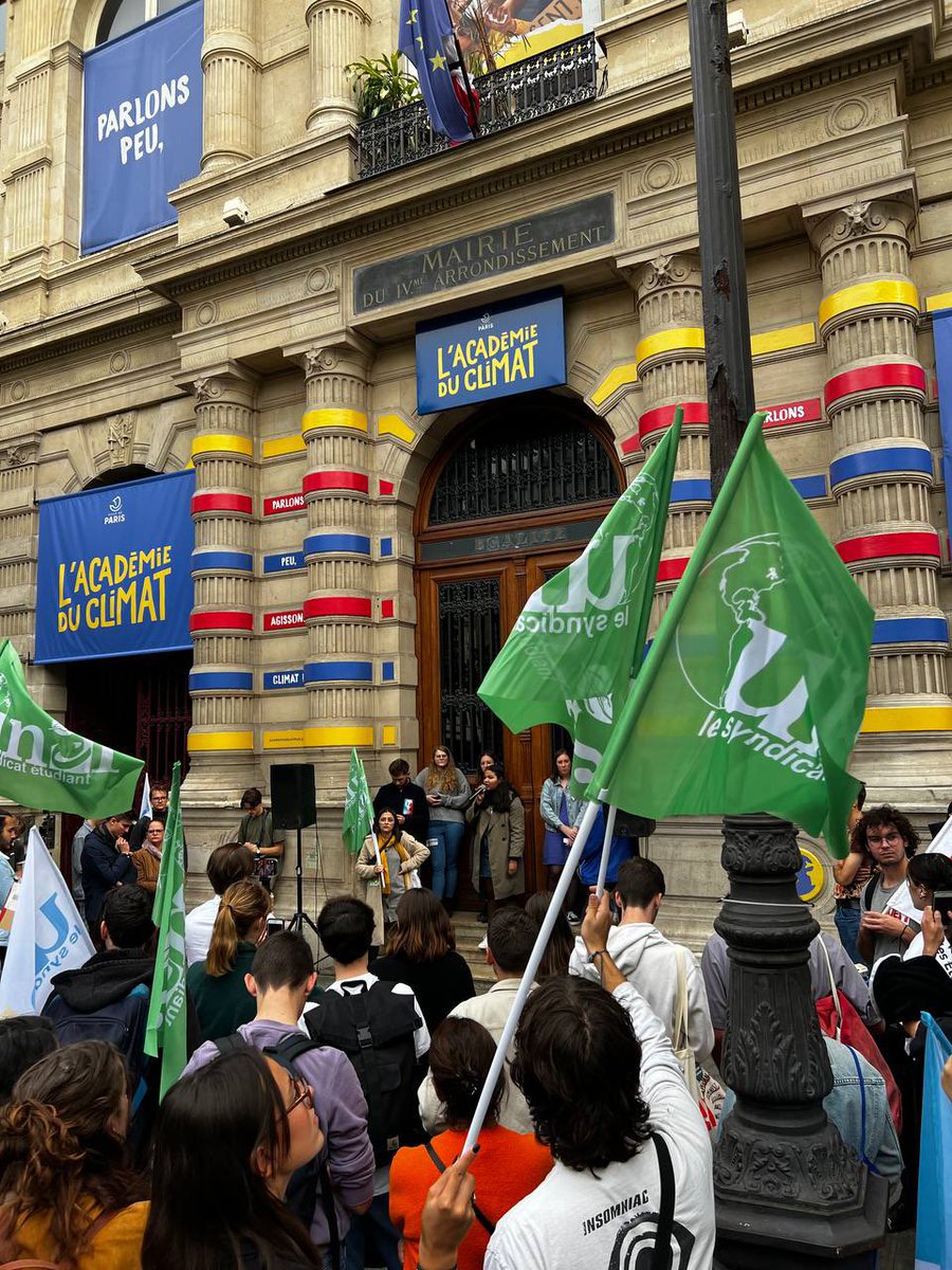 imane_ouelhadj's tweet photo. Hier dans la rue et demain on continue 
Des milliers de jeunes à travers la France pour réclamer des droits sociaux et écologiques ! 

On continue les combats: 

🍃demain à la marche climat 
✊29/09 pour lutter contre la précarité et pour l’allocation d’autonomie !

@UNEF https://t.co/qZM15gVkQG