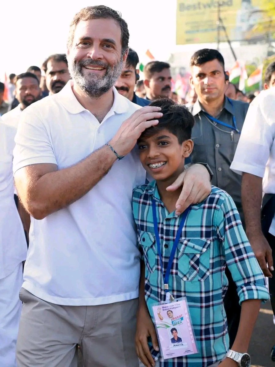 BharatJodoYatr8's tweet photo. नफ़रत के खिलाफ़ भारत एकजुट 
बेरोज़गारी के खिलाफ़ युवा एकजुट 
महंगाई के खिलाफ़ लोग एकजुट 

हाथ से एकता की मुट्ठी बनता, मेरा प्यारा भारत। 

@RahulGandhi @BharatJodoYatr8
#BharatJodoYatra #BharatJodoYatra https://t.co/yXkVg5UVBQ