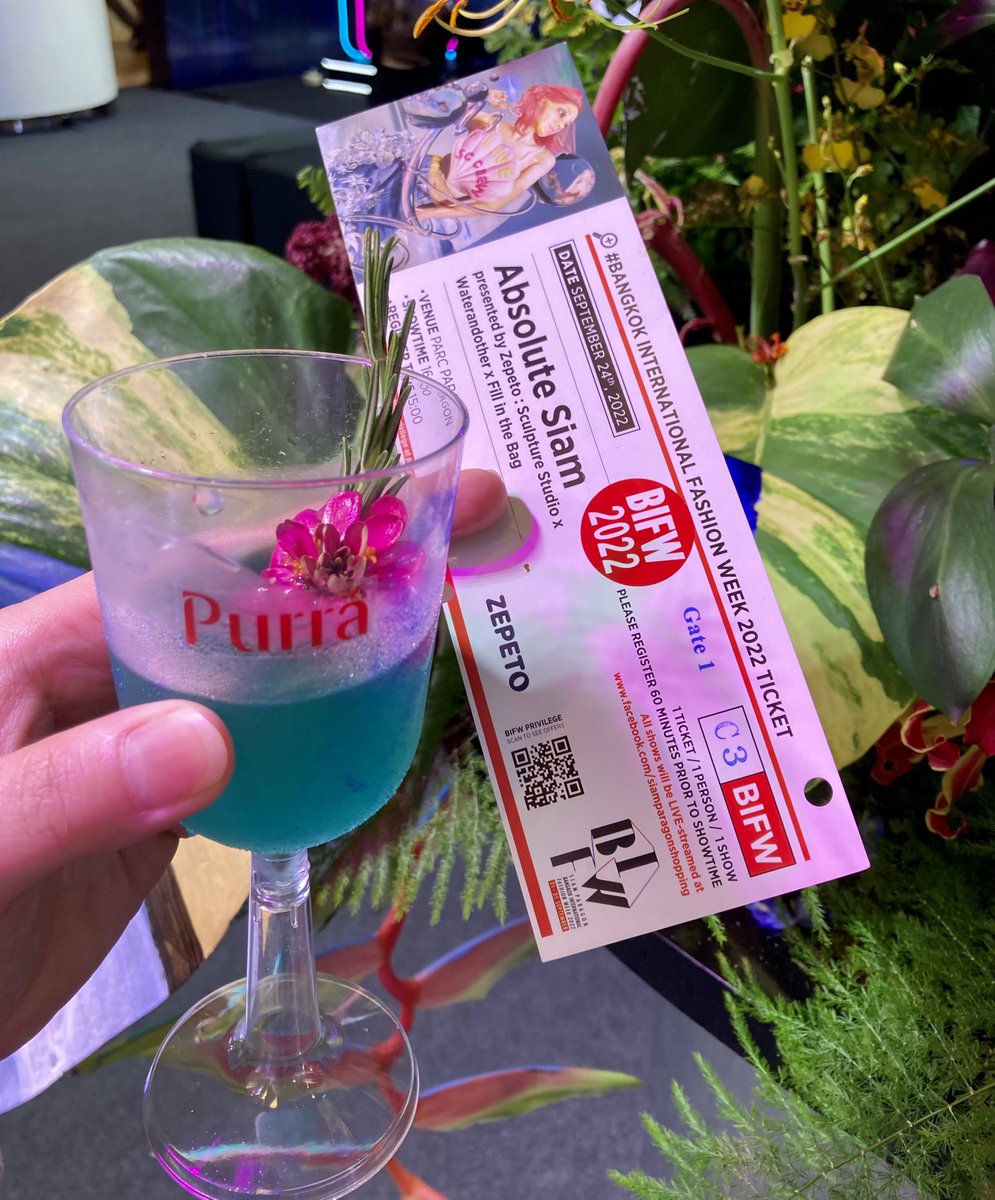 rkatepuka's tweet photo. The power of red sticker. I didn’t expect this and it happened when I was really thirsty lol. Thank you. #BIFW2022 https://t.co/5Nrp7Kah2f