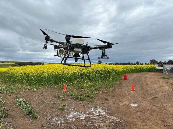 tony_swan64's tweet photo. Digital capability essential in this decile 9 year @CSIRO Boorowa Agricultural Research Station Long Term Farming Systems Experiment. Thanks to Baden from AgDrone Australia for spreading 250kg/ha urea onto our Trifecta canola to try & achieve max yield. π
https://t.co/H5RRTycCB7 https://t.co/kYy3tL1aHg