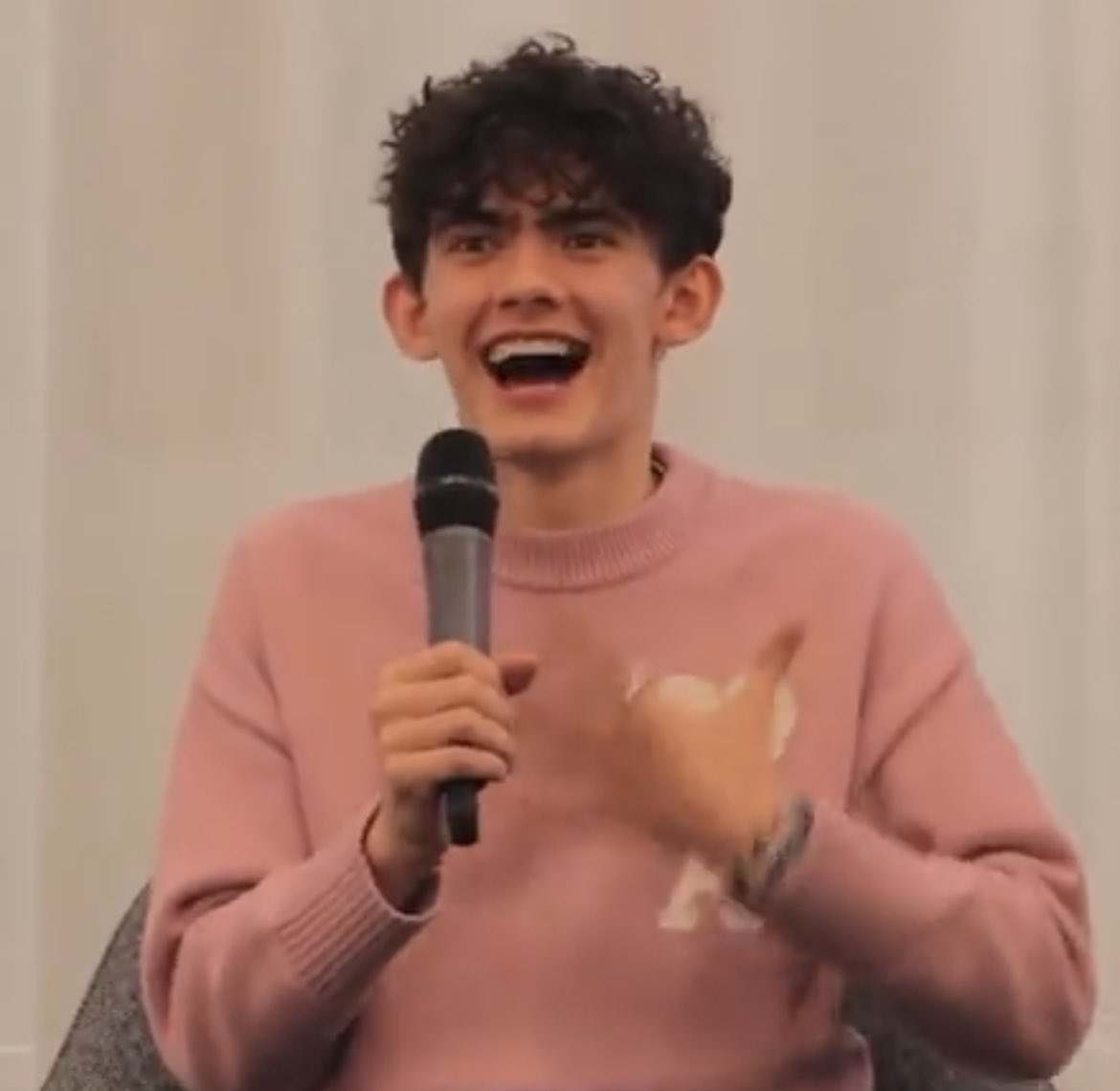 luloveshst's tweet photo. my tl filled with happy, smiley joe locke is making me so so happy ๐ฅฐ i love this ball of sunshine so much #joelockeday https://t.co/OTSlN92V4c
