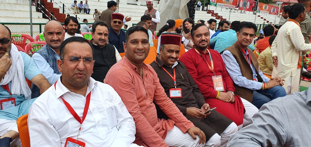 AshutoshbjpSln's tweet photo. आज मंडी के पड्डल मैदान में माननीय प्रधानमंत्री श्री नरेंद्र मोदी जी द्वारा वर्चुअल माध्यम से संबोधित युवा विजय संकल्प ऐतिहासिक रैली का साक्षी होने का सुअवसर प्राप्त हुआ।

#HPYouthWithModi https://t.co/QGlajnFOlI