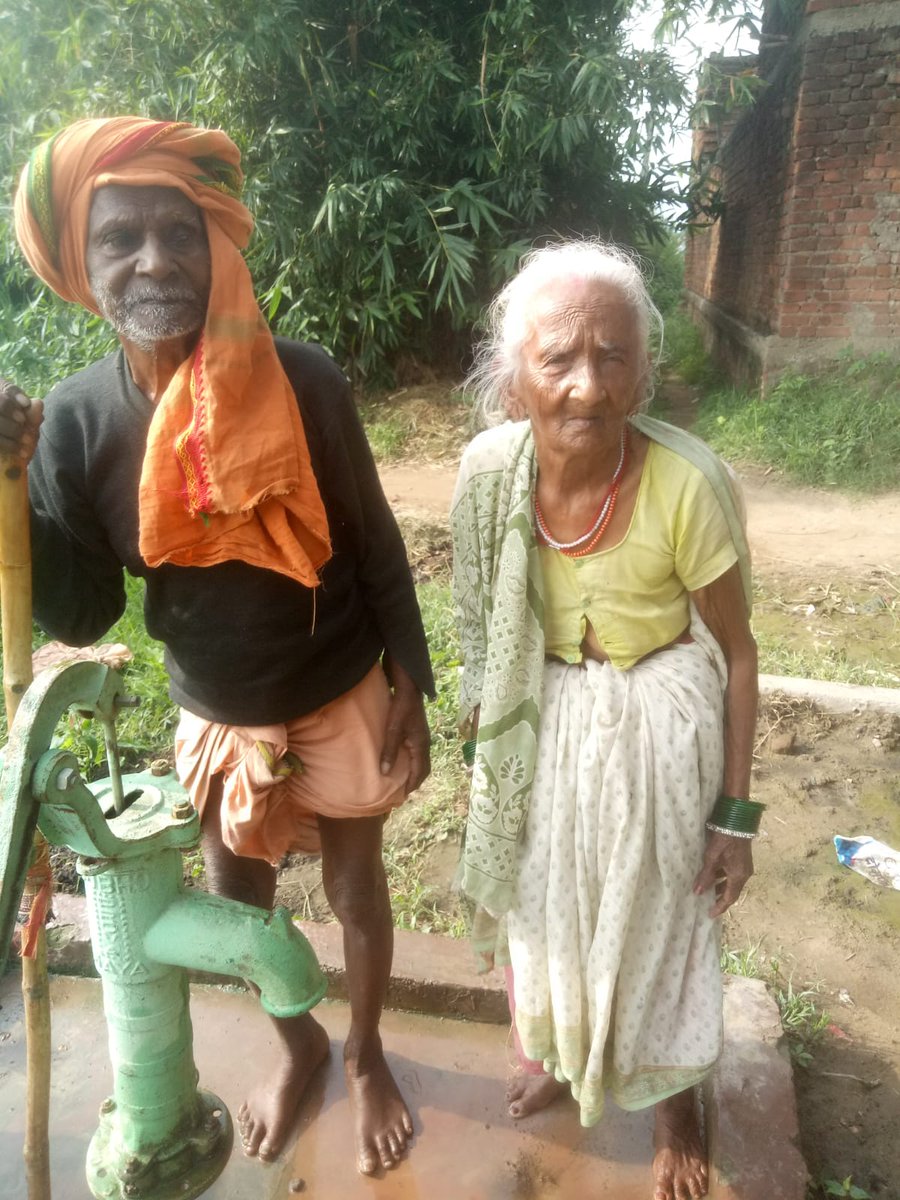 lsbarajpur's tweet photo. रोहतास जिला राजपुर प्रखंड बराव पंचायत के बुजुर्ग दंपत्ति उम्र 100 वर्ष से पर्यावरण एवम साफ–सफाई के प्रति प्यार,कार्य करने का जज्बा को देख कर हम सभी को सीखना चाहिए। @LSBA_Bihar 
@BiharRDD 
@rahulias6 
@dm_rohtas 
@shekhar84357147
@MoRD_GoI
@IPRD_Bihar
@ratnishverma 
@SumanlalKarn https://t.co/iN9PC4EfI4