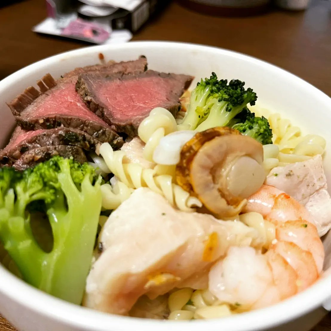 KAZFITNESS2's tweet photo. 栄養はなるべく固形物から取れるようにしてます！
野菜はほうれん草やブロッコリーが多いかな
肉類も鶏ムネだけにならないように、牛肉や魚介類も沢山食べてます！

僕がやっているパーソナルトレーニング指導では食事の指導もしておりますので気になるかたは是非！
#筋トレ #ダイエット https://t.co/TbxtZpfqq4