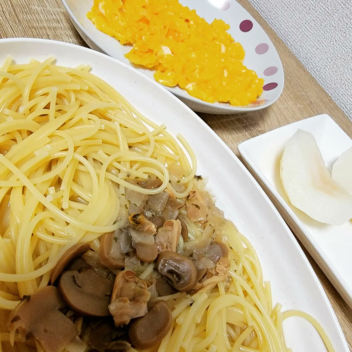 KAZFITNESS2's tweet photo. 栄養はなるべく固形物から取れるようにしてます！
野菜はほうれん草やブロッコリーが多いかな
肉類も鶏ムネだけにならないように、牛肉や魚介類も沢山食べてます！

僕がやっているパーソナルトレーニング指導では食事の指導もしておりますので気になるかたは是非！
#筋トレ #ダイエット https://t.co/TbxtZpfqq4