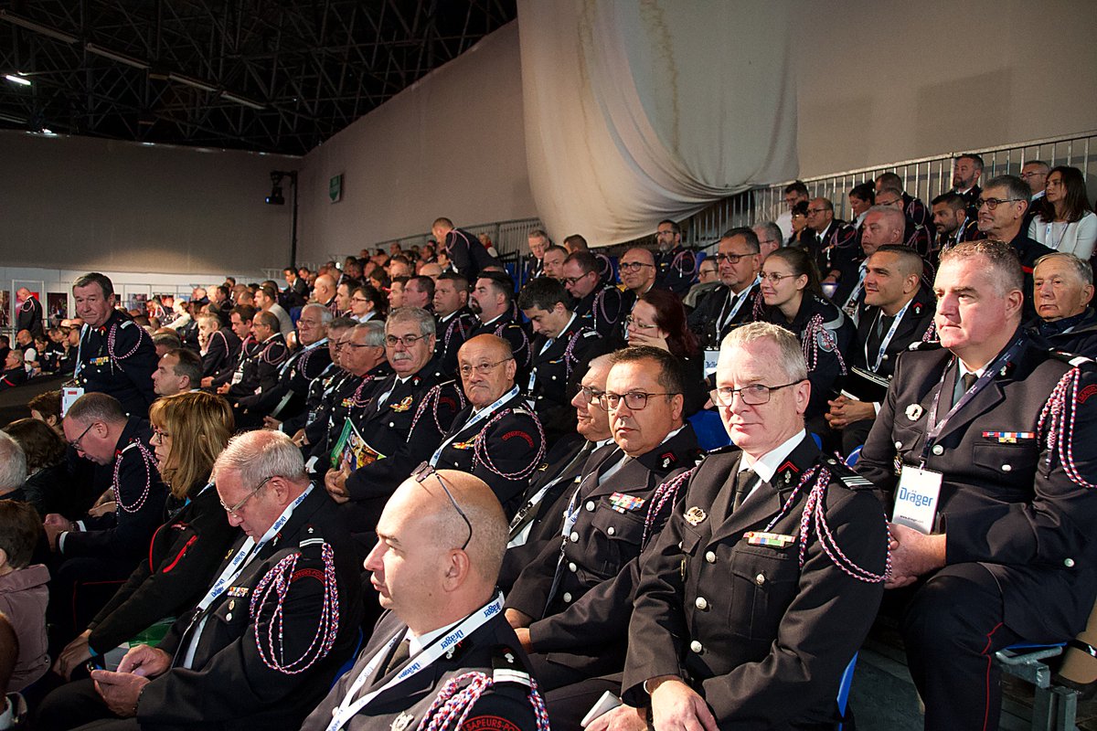 Les #pompiers Charentais et leurs amis du Poitou-Charentes sont présents à l'assemblée générale du @cnspf2022 <a href="/PompiersFR/">Pompiers de France</a> 📸<a href="/Maxoulemair1997/">Maximilien Lemaire</a>