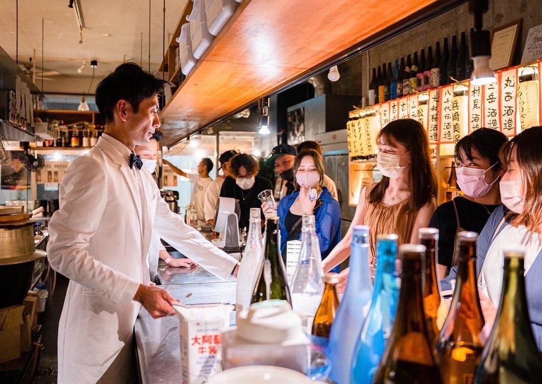 IMOROCK_JP's tweet photo. 立ち飲みスペースも充実のIMOROCKにお得な飲み放題コースが登場🍻
中央駅から徒歩3分！深夜をまわっても営業しているお店。お気軽にお立ち寄りください〜🎶

https://t.co/SvoYtDGrWi
#IMOROCK #鹿児島 #BAR #飲み放題 https://t.co/se2gbsfvY0