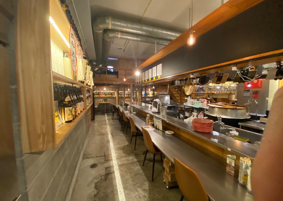 IMOROCK_JP's tweet photo. 立ち飲みスペースも充実のIMOROCKにお得な飲み放題コースが登場🍻
中央駅から徒歩3分！深夜をまわっても営業しているお店。お気軽にお立ち寄りください〜🎶

https://t.co/SvoYtDGrWi
#IMOROCK #鹿児島 #BAR #飲み放題 https://t.co/se2gbsfvY0