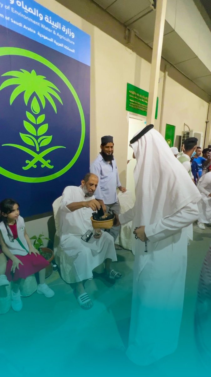 اكتمل احتفال اليوم الوطني للعام الثاني والتسعين لمملكتنا الحبيبة بفرحة زوار سوق الخضار والفاكهة المركزي بجدة #حلقة_الصفا 🌴🇸🇦