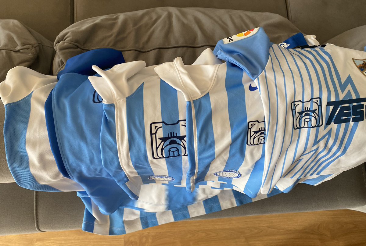 Lunadc86's tweet photo. Preparándonos los 5 para la tarde @MalagaCF https://t.co/a2UgNN021r