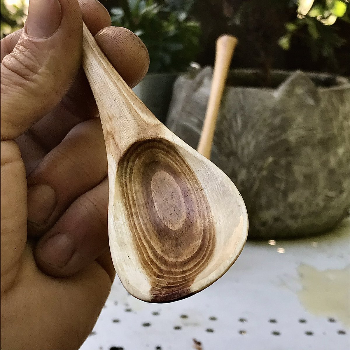 Non-identical cherry twins 🍒 These two were carved from two halves of a small branch I picked up in Italy earlier this year.
Available at: carveryn.com/shop
#ukgifthour #ukgiftam #handmade #woodcarving #shopindie