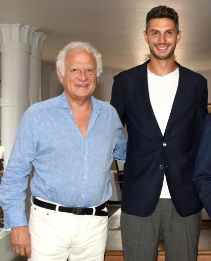 Ringrazio il mio amico e procuratore Tullio Tinti che da più di 16 anni mi segue dandomi sempre grande supporto e grande amicizia.

Grazie per tutto questo tempo insieme ❤