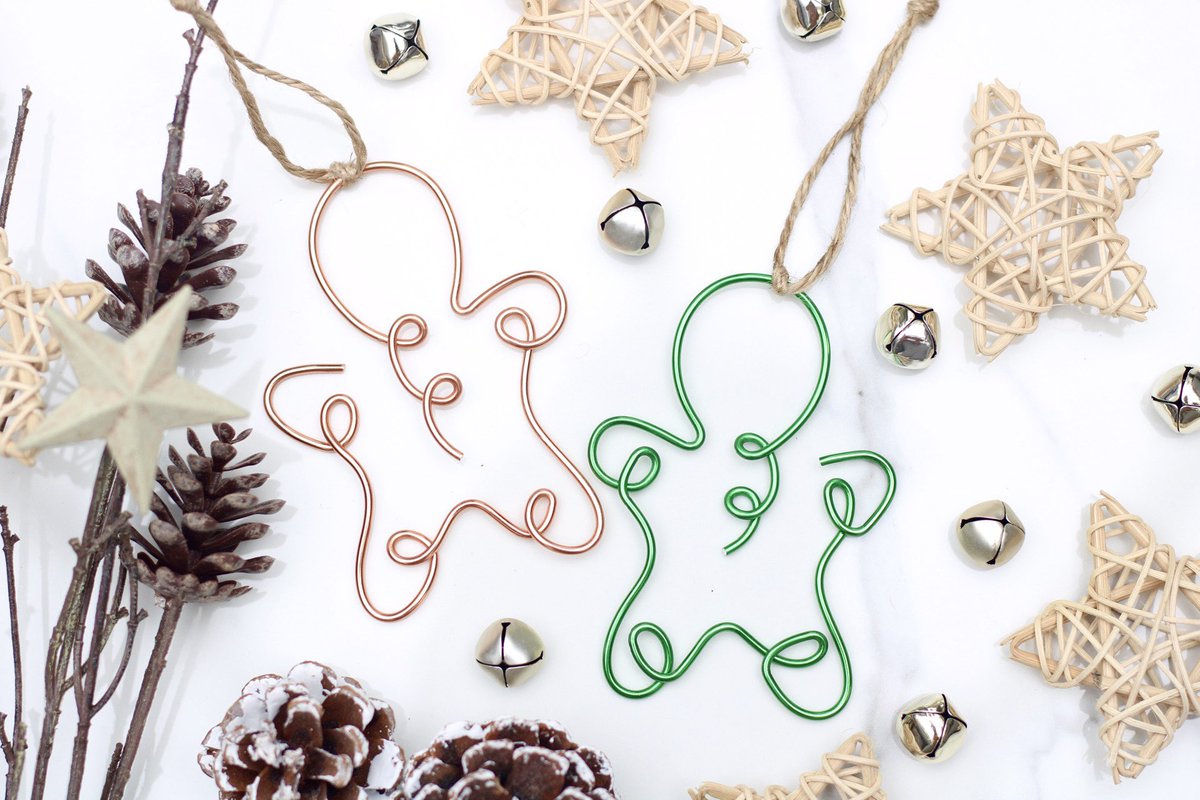 Copper_Cup29's tweet photo. Christmas newbies this year;

🌟 Holly Jolly Christmas - with the new addition of little wooden berries 😍
🌟 You can’t catch me, I’m the gingerbread man
🌟 Driving home for Christmas 
🌟 Christmas Star

#CWordSeptember #UKGiftHour #UKGiftAM #MHHSBD #shopindie #shopearly https://t.co/AiDqznRSvU