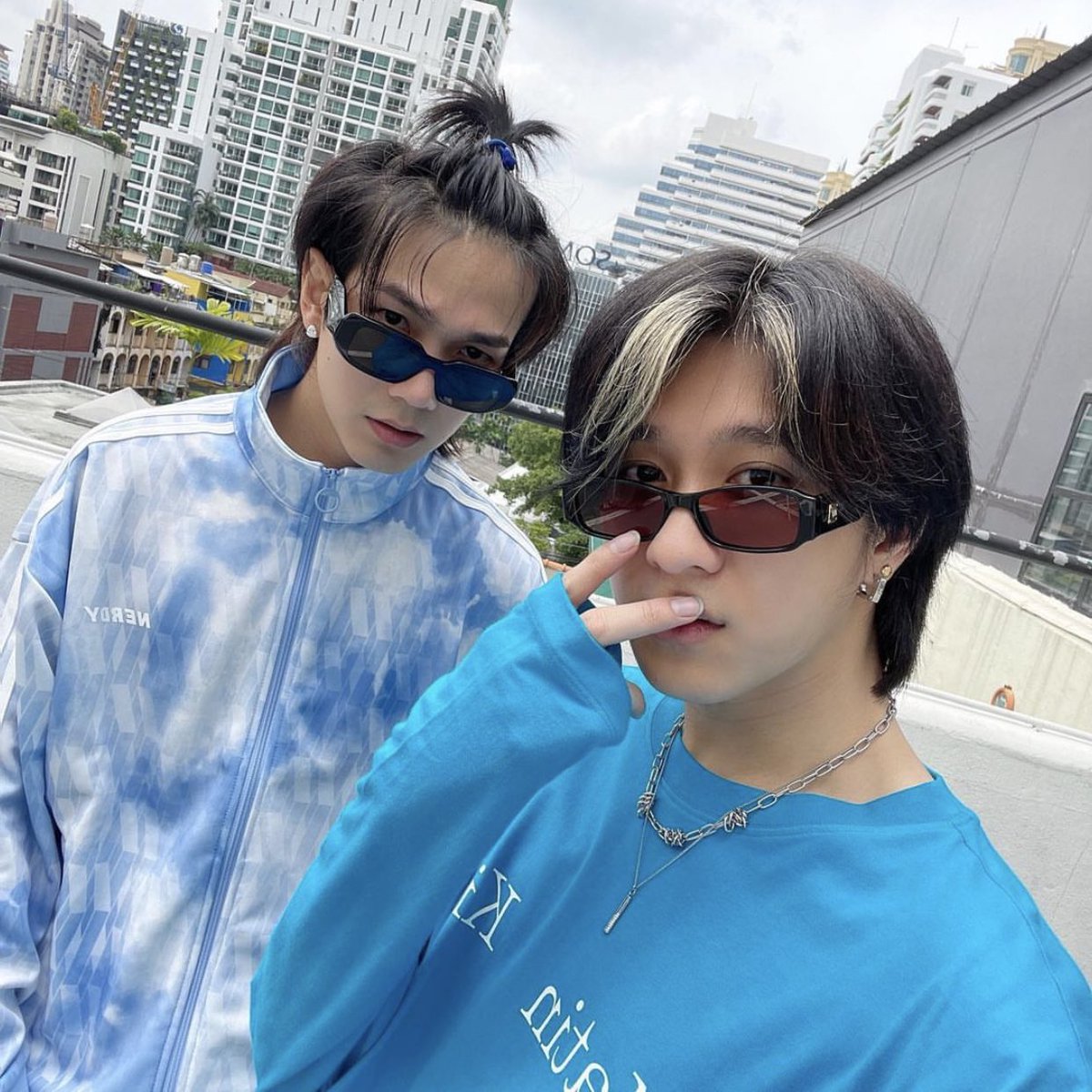 caramgel's tweet photo. “..we starting to have a lot of similar stuff. we almost look like twins.” —Us.

#BuildJakapan #Beyourluve #UsNititorn #usbuild https://t.co/tY4GBNj8jo