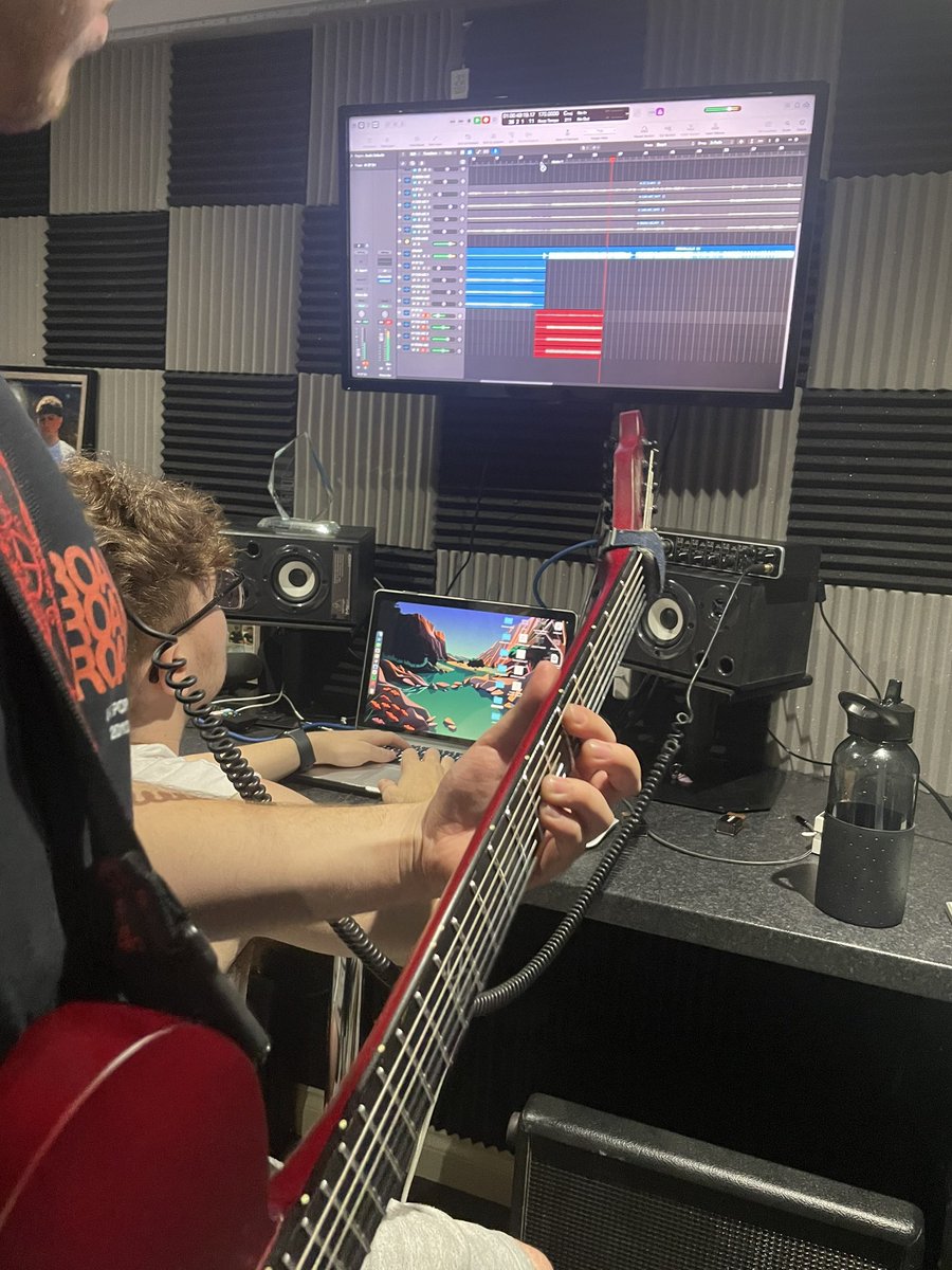 TempusFrayed's tweet photo. We are back on the writing grind! 👌 https://t.co/r2E7S6ZZ6u