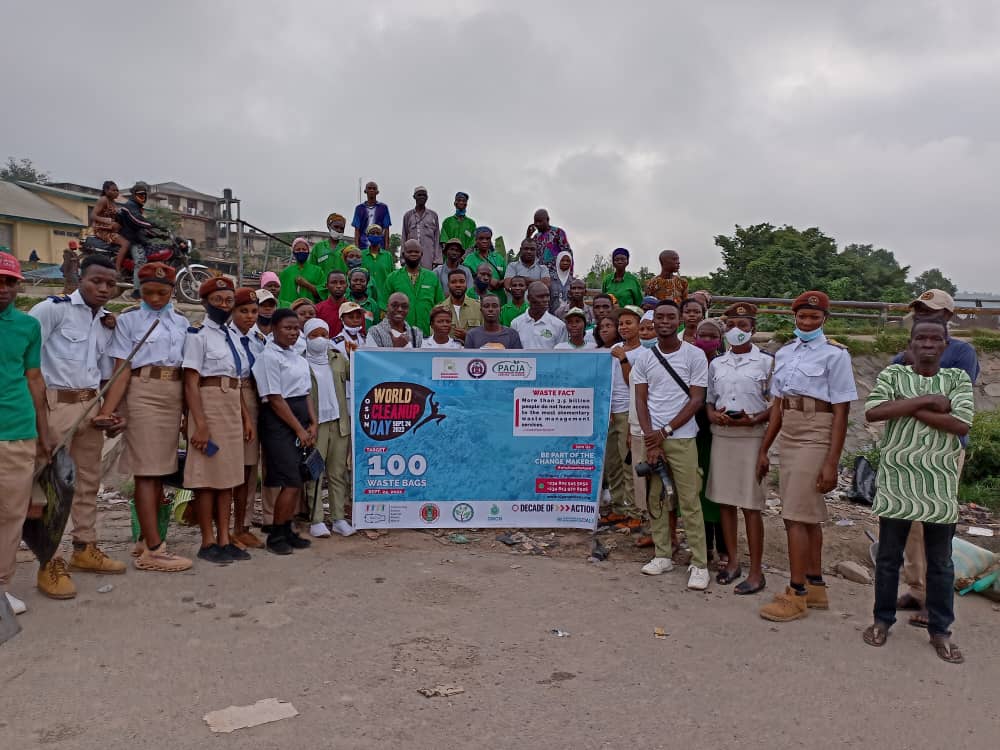 emmanuelayo72's tweet photo. The World Clean Up Day 2022 Live in Ede
#Worldcleanupday #letsdoitworld
#letsdoitnigeria #clean #osuncleanup
#Oke_Gada @cleannation29 @olujoseph12
#capws #gwcn #csdevnet #changemaker
#NationalCadetCorpsNigeria
#NATIONALCADETCORPSNIGERIA(ONDO STATE HEADQUARTERS) https://t.co/fAQ8fqdzFq