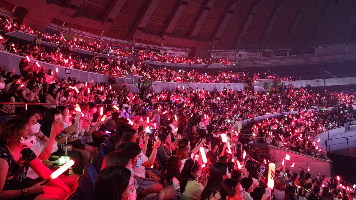 inquirersuper's tweet photo. We’re going to list down our favorite moments from  #KpopMasterz2inManila last night #iKON stage.  

We’re starting off with the red ocean @TheBigDome. See how beautiful your love for iKON is?  It's hot and passionate. Very  #iKONIC. 💅 https://t.co/x0hS2mf9IS
