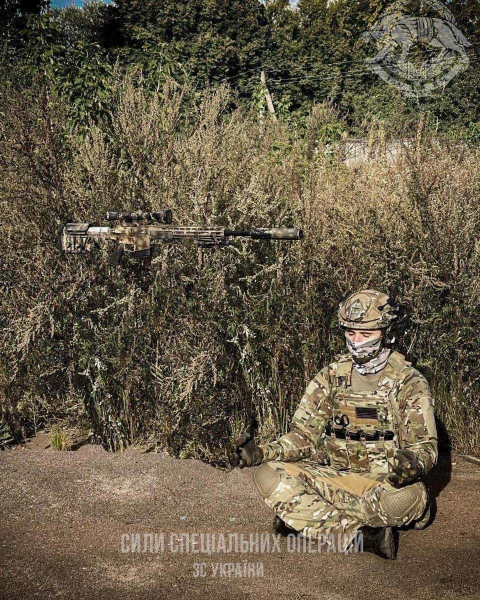 GeneralStaffUA's tweet photo. Ранковий дзен оператора Сил спеціальних операцій ЗСУ – гармонія сили і витримки! https://t.co/AiK35kb3DR