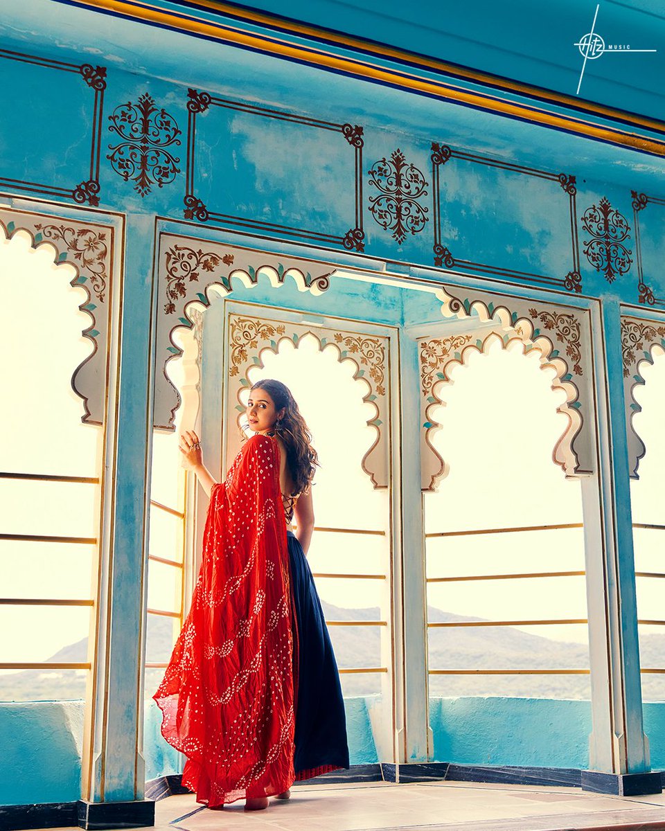 HitzMusicoff's tweet photo. Celebrate Navratri with none other than @dhvanivinod  &amp; #MehendiDholMix! 💃🏻
Song out now!

@DJLIJO @VishalDadlani @Dj_Chetas @PriyaSaraiya @gurfatehpirzada @purivibhu @vinodbhanu https://t.co/CyPfRatYfE
