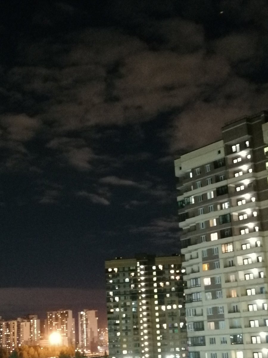 это я ночью покурить выходила и были красивые облака