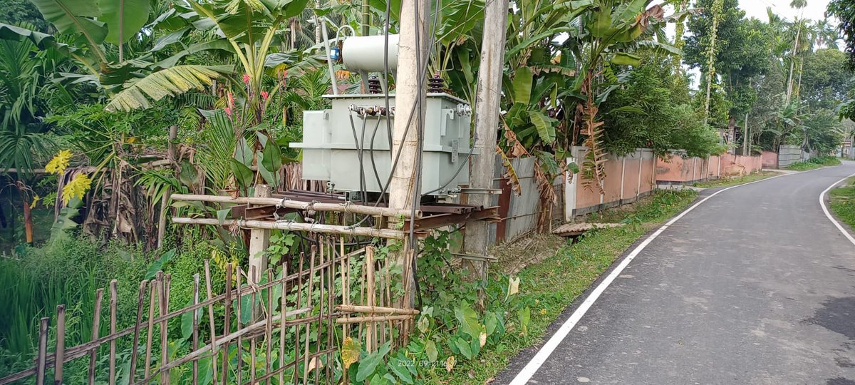 mesanjib's tweet photo. @GorlosaNandita @PMOIndia @CMOfficeAssam @apdclsocial This is one of the transformer that keep open near to a busy village road. It is very dangerous as there are lot of school children travels through this road. Please cover this transformer by yellow fencing as APDCL does. Keeping a transformer like this is not safe for us. Please https://t.co/BrXALdmvIt