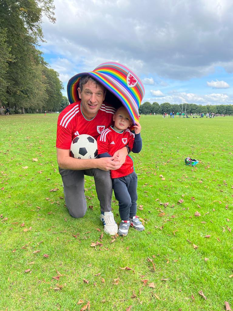 NoelMooney13's tweet photo. We are match ready 🏴󠁧󠁢󠁷󠁬󠁳󠁿

 @Cymru tomorrow v Poland 🇵🇱 7.45

@TheRainbowWall @FAWales 
#TogetherStronger 💪 https://t.co/y61YnxQRcx