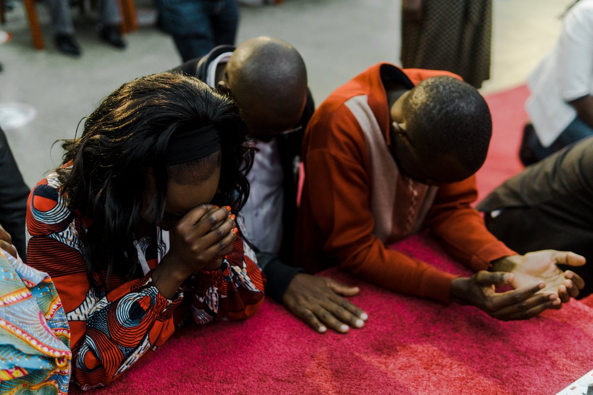shineevangelism's tweet photo. Our time at the #Springboard2022 convention ended with a powerful sermon by @SammyWanyonyi and commissioning by Bishop Calisto Odede. Many rushed to the altar to commit their lives to share the gospel, in the world and in the marketplace. @CITAMKE https://t.co/xKrh9DVNn3