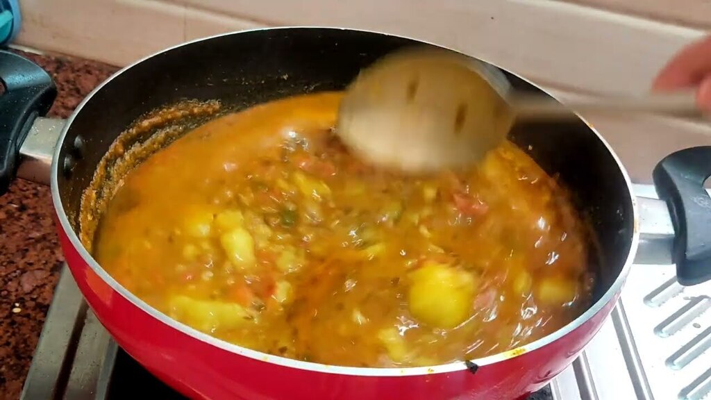 Perfectkitche12's tweet photo. #Aloosabji#khastakachori#Dalkachori
Hello people I am Rishab and that’s it , also subscribe.
Aaj humne banaya hai aloo ko masaledar sabji. Jisko banane me aapko maza aayega isme humne share kiye hai secret trips jisse ghar k chezo se banane wale sabji behad hi swadist banate… https://t.co/E8Dd783MEo