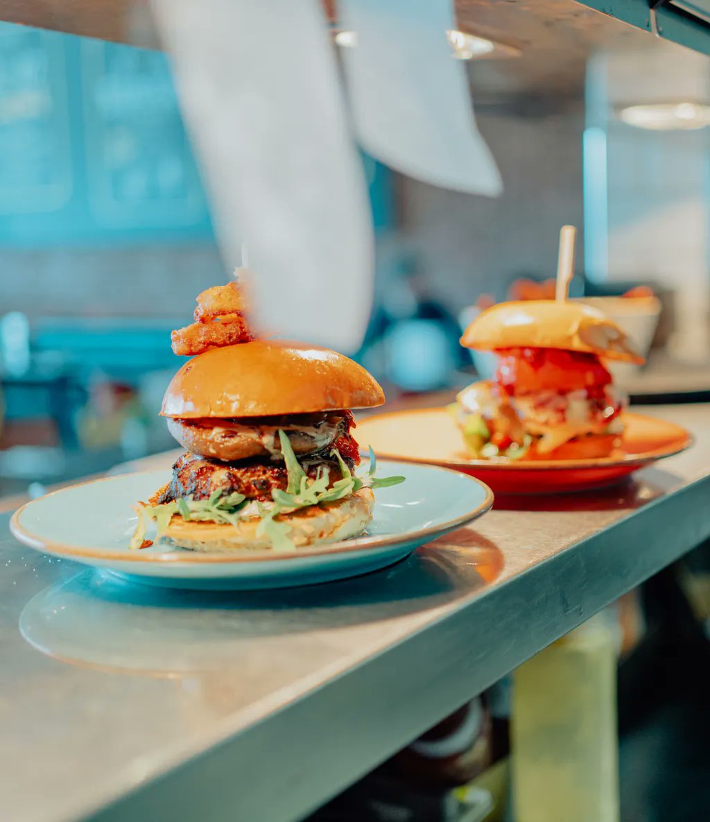 🍔 2 burger's coming right up! 🍔