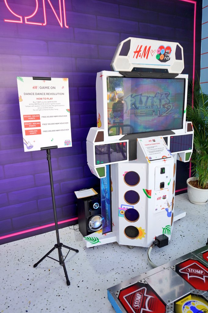 hmindonesia_'s tweet photo. Get FREE H&amp;M Vouchers up to 250.000 by playing our fun games only at #WETHEFESTxHM booth! It's EZ PZ lemon squeezy, right? 🕹 https://t.co/96o9MxJht5