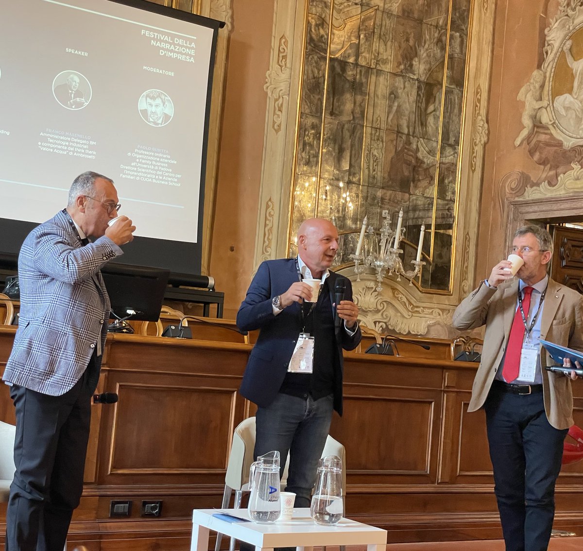 GianScarcella's tweet photo. Un brindisi con l’#acqua del SIndaco!
Sostenibilità: una parola, tanti significati
Con Marino Fantin #DakuItalia #GreenBuildingCouncil Italia e
#FrancoMasenello,  #BMTecnologie Industriali e componente del think thank “#ValoreAcqua di #Ambrosetti 
a cura di @FondazioneCUOA https://t.co/2IFUvrEswj
