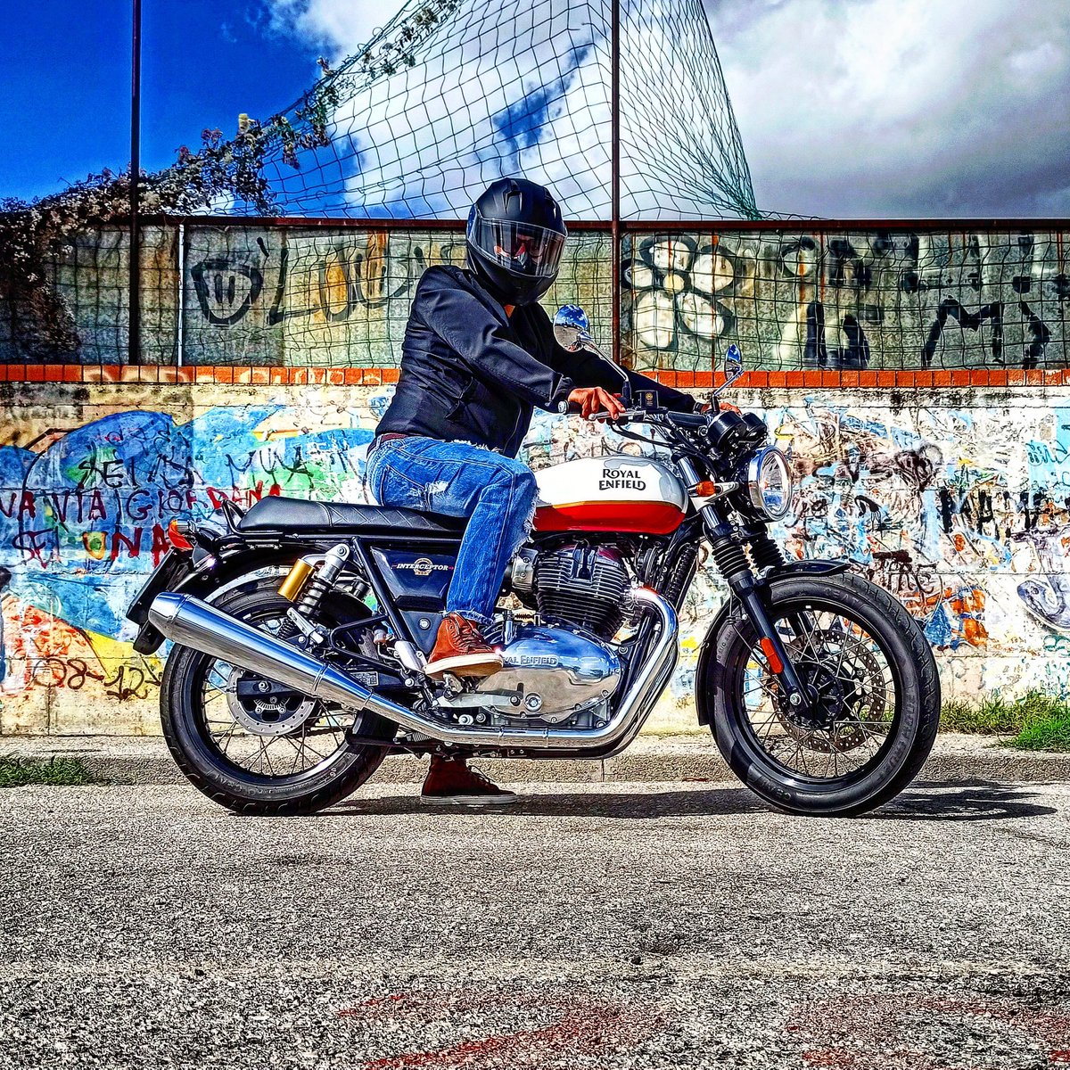 franckpisacane's tweet photo. #NewProfilePic #RoyalEnfield #interceptor650 https://t.co/TyAJzGmNS1