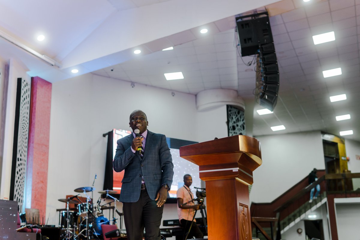 shineevangelism's tweet photo. Our time at the #Springboard2022 convention ended with a powerful sermon by @SammyWanyonyi and commissioning by Bishop Calisto Odede. Many rushed to the altar to commit their lives to share the gospel, in the world and in the marketplace. @CITAMKE https://t.co/xKrh9DVNn3