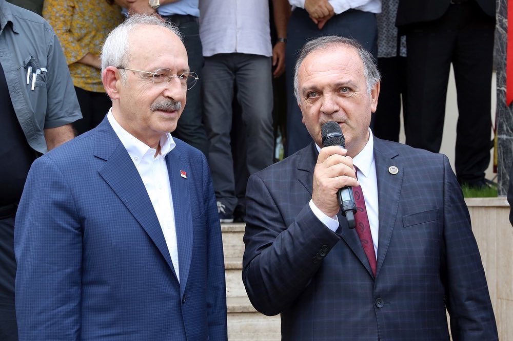 vasfikurdoglu08's tweet photo. Hak, hukuk, adalet için Sayın Genel Başkanımızın #yanındayım https://t.co/sLHtkQNGMQ