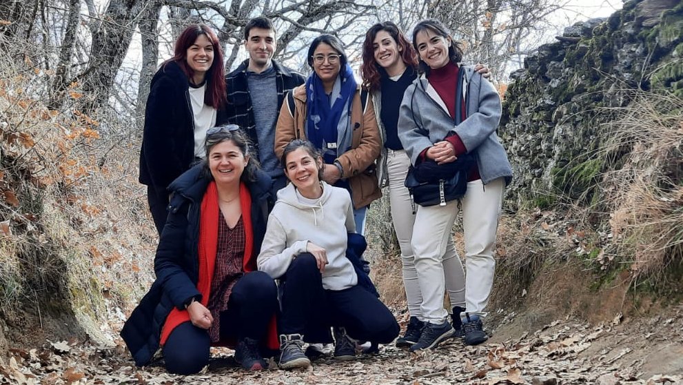 MariaCaffarel's tweet photo. Today is #WorldCancerResearchDay! 🧬🧪🧫🔬
Thanks to this amazing group of scientists who work as a team everyday to find new treatments for #breastcancer in @Biodonostia. @ASEICAnews @Ikerbasque @ContraCancerGP https://t.co/kbbQUYIfgS
