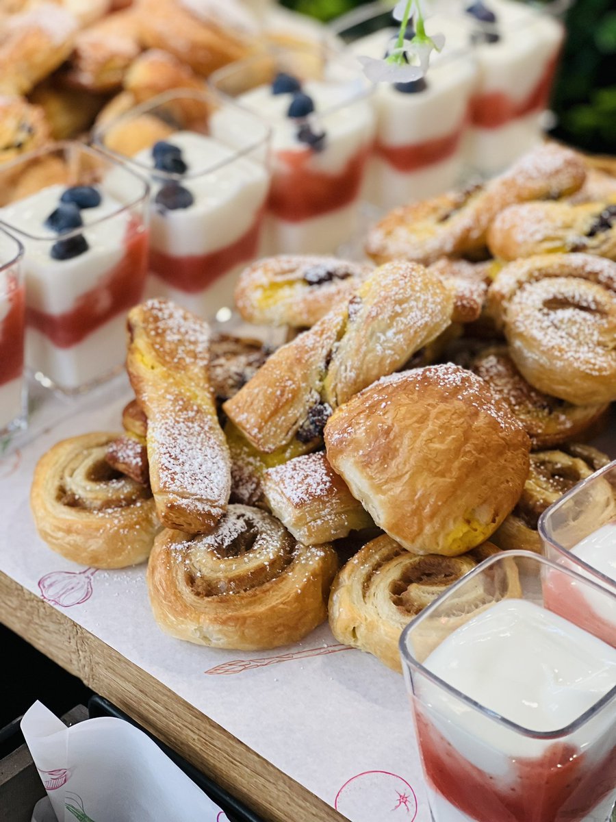 StDunstansColl's tweet photo. Delicious breakfast treats in the Refectory
#DiscoverStDunstans https://t.co/t5mNSLkgF9
