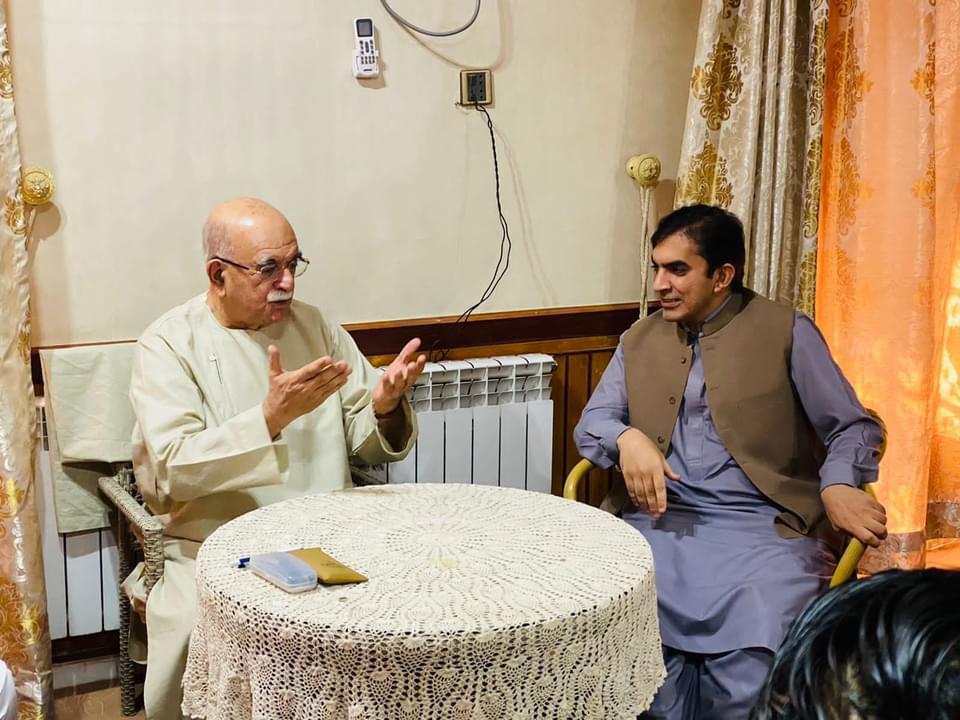 NDM_Official's tweet photo. کوئٹہ: این ڈی ایم کے وفد نے چیئرمین محسن داوڑ کی سربراہی میں پشتونخوا ملی عوامی پارٹی کے چیئرمین محمود خان اچکزئی سے ملاقات کی۔ این ڈی ایم کے وفد میں جنرل سیکرٹری مزمل شاہ، سینئر رہنما لطیف آفریدی ، ممبر مرکزی آرگنائزنگ کمیٹی ہارون بازئی شامل تھے۔
 
تفصیل:
https://t.co/CHab9HZzI3 https://t.co/8AFZoLFR6m
