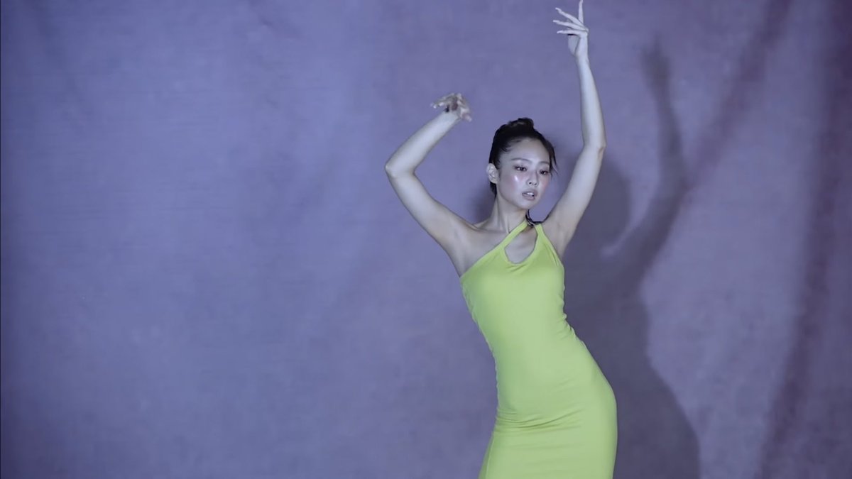 JNCHARTS's tweet photo. JENNIE FOR TAMBURINS 💚 https://t.co/IDydURq6kp