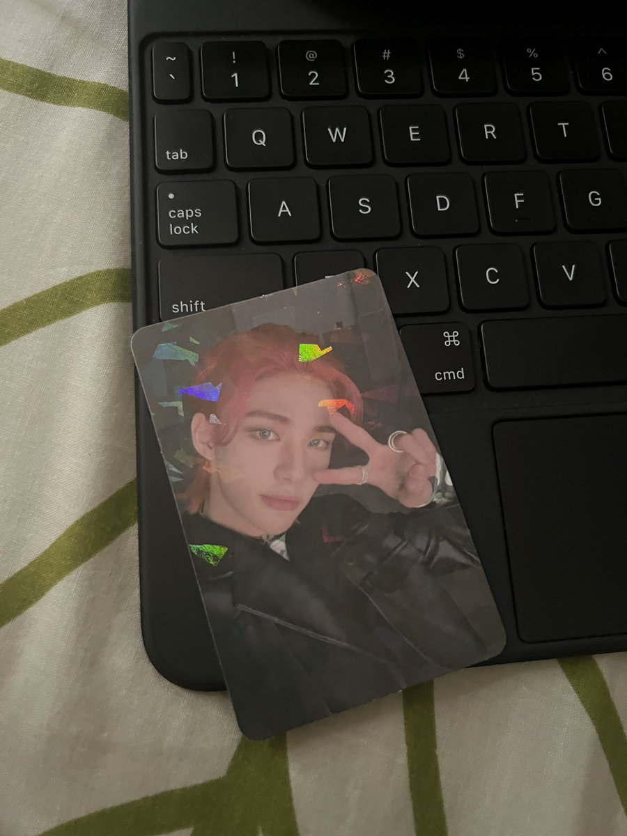 hyunemartfinds's tweet photo. wts lfb skz stray kids ph hyunjin oddinary odd soundwave swkr pc pob

₱800 !! https://t.co/GkifysekVe