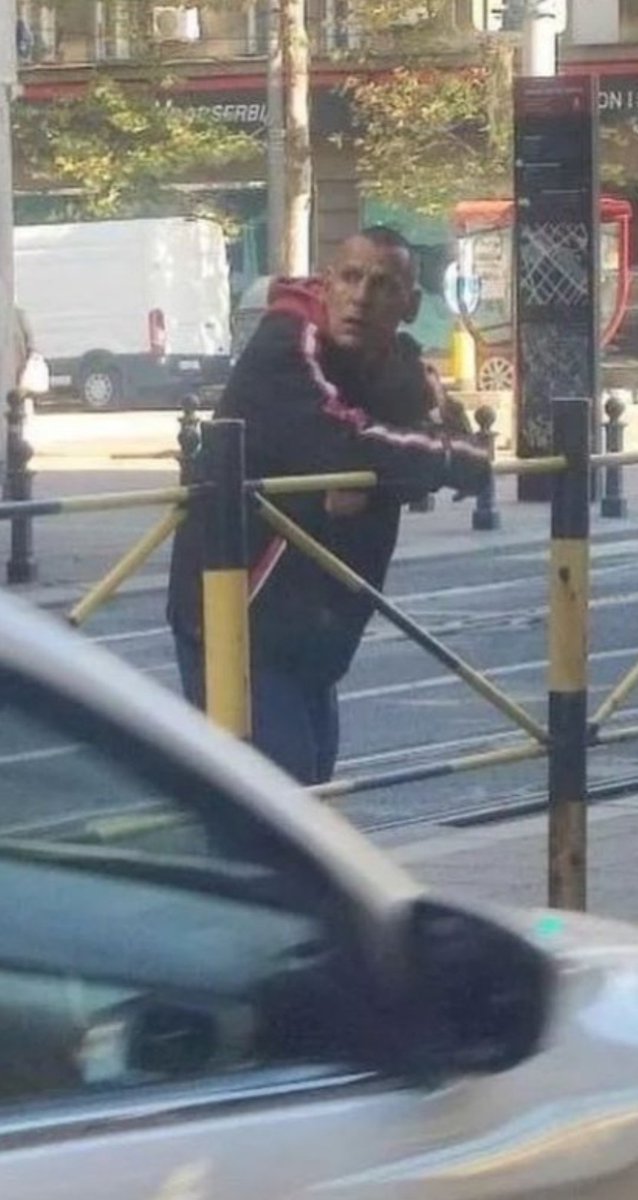 TijanaBezAjfon's tweet photo. Slikano ispred crkve Svetog Marka,za one zabrinute za zdravlje mu niko ga nije pretukao najopuštenije šeta po gradu...Ja ću deliti gde god naidjem na nečiju objavu o njemu,a kome je žao nek ide nek ga zagrli...Čuvajte ćerke,sestre,žene,majke!!!! https://t.co/TpHReVlaJc