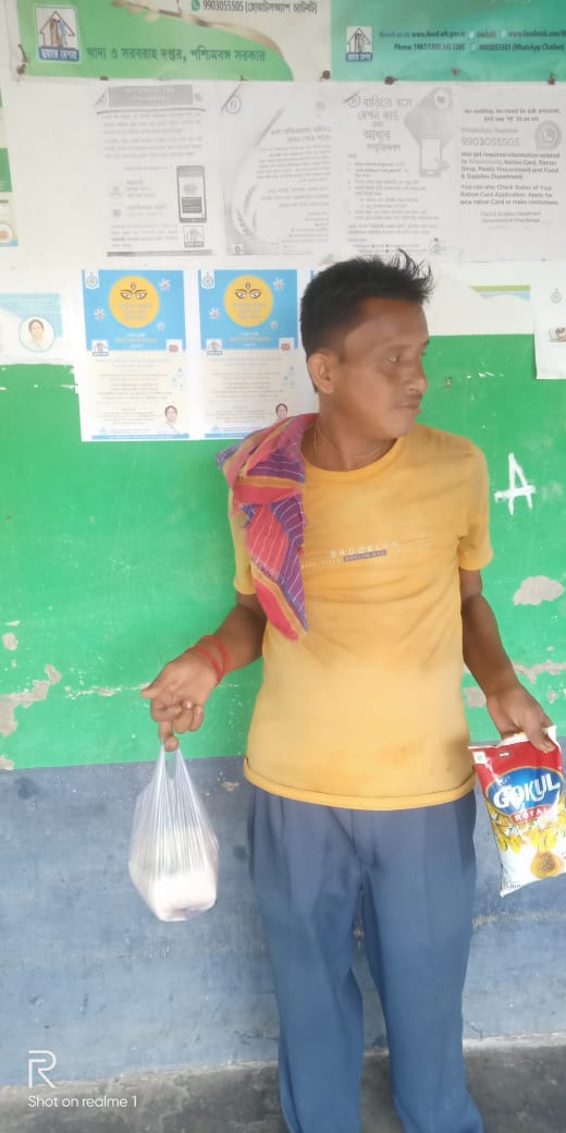 wbdfs's tweet photo. Distribution of Festive Items is going on under Duare Ration in Uttar Dinajpur District.
#KhadyaSathi
#DuareSarkar
#FestiveItems
#EgiyeBangla
@egiye_bangla https://t.co/iUwZ3k0BUu