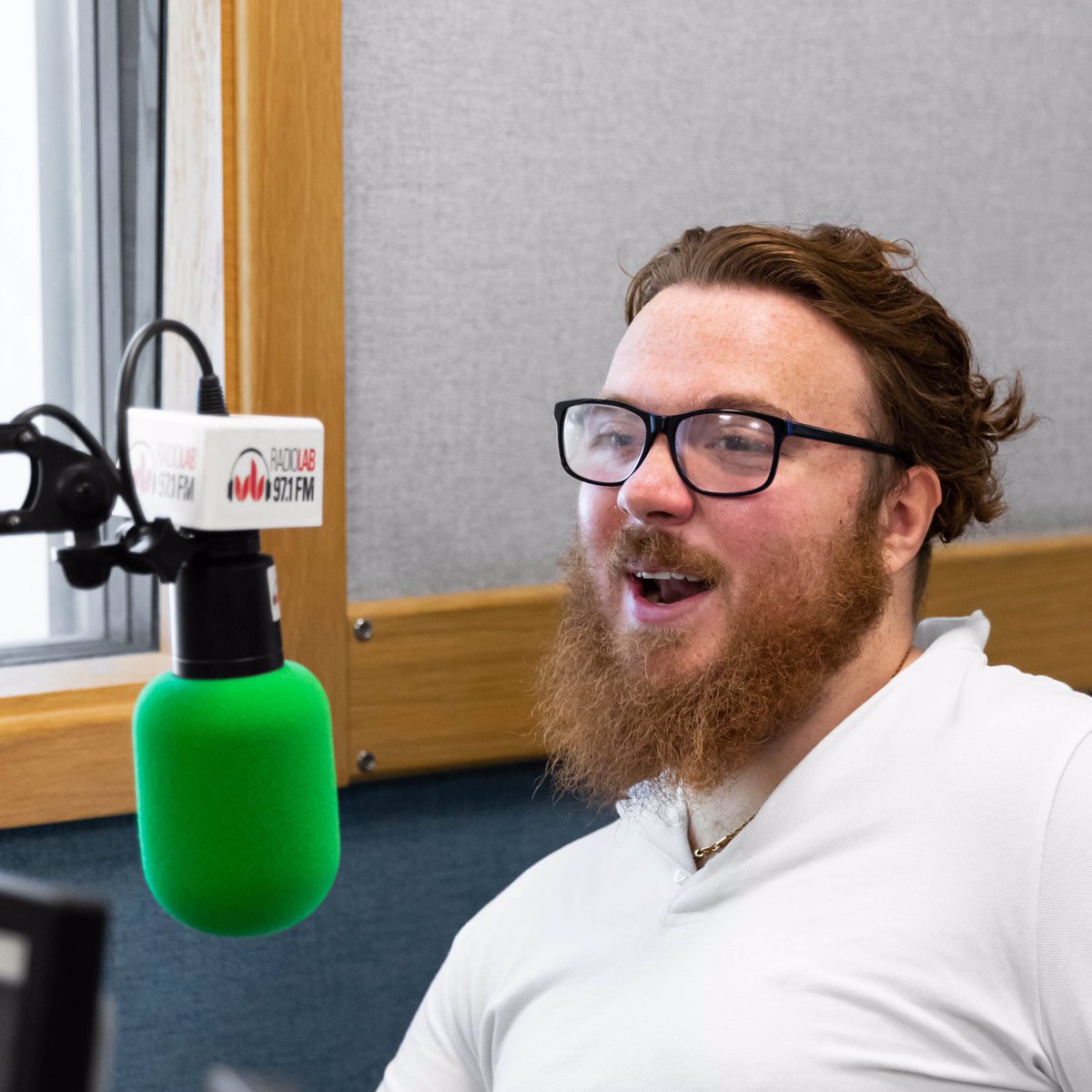 uniofbedsnews's tweet photo. 🎙 In the next minisode of #BitsofBeds – ‘Fly Spy: Independence &amp; Support’ - our hosts caught up with @UoB_SSPA student George about the #disability support &amp; other services he uses @uniofbeds 

🎧 Listen NOW via @anchor @Spotify @ApplePodcasts, etc: https://t.co/VLBUUd1bGA 👈 https://t.co/t79BQTSLW1