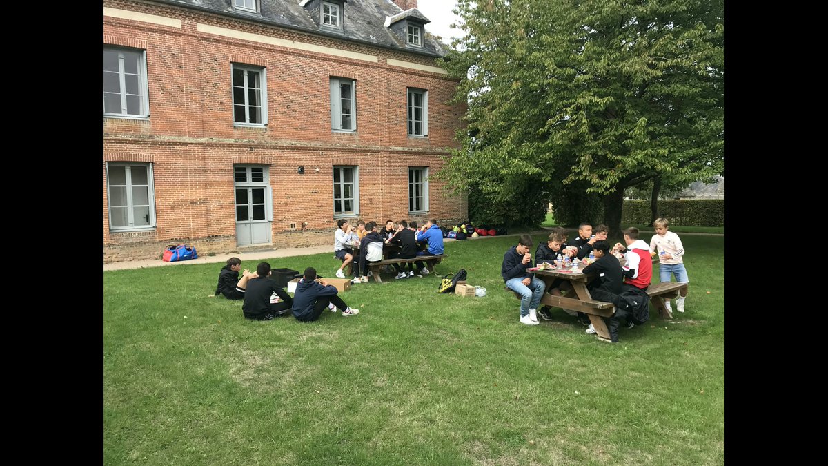 ClgGace61's tweet photo. Les 19,20 et 21/09 ont lieu les journées d'intégration de la section foot excellence 4/3ème, des moments importants pour souder le groupe et bien démarrer l'année ⚽️⚽️
@ClgGace61 @dsden61 @ac_normandie @ornedepartement @LFNofficiel @FJiquel https://t.co/3cBBPkzrZi