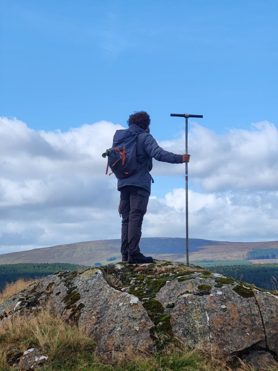 AlexMClark97's tweet photo. Wrapped up 2 weeks of fieldwork in Northern Ireland with 24 m of core sediment, 37 kg of rock, and 573 field photos with the invaluable help of @SimonBlockley1 @drsamroberson @Los_Anjalis David Gowers, and some friendly dogs! https://t.co/ZgMFhMDRd1