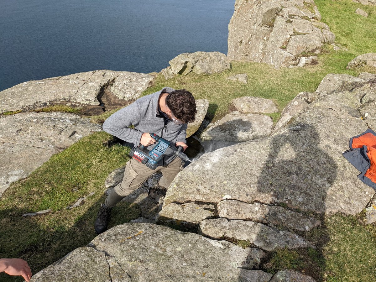 AlexMClark97's tweet photo. Wrapped up 2 weeks of fieldwork in Northern Ireland with 24 m of core sediment, 37 kg of rock, and 573 field photos with the invaluable help of @SimonBlockley1 @drsamroberson @Los_Anjalis David Gowers, and some friendly dogs! https://t.co/ZgMFhMDRd1