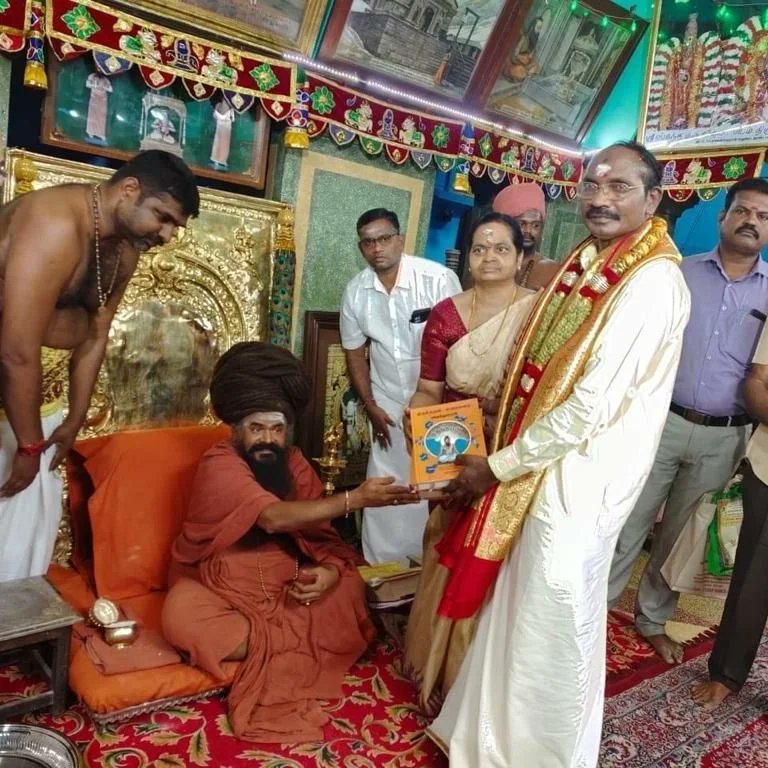 dharmapuram_a's tweet photo. இஸ்ரோவின் முன்னாள் தலைவர் திரு K. சிவன் மற்றும் அவருடைய குடும்பத���தார் தருமபுரம் ஆதினத்தை சந்தித்து ஆசி பெற்றனர்.
#Trending #isro #insta #india #whatsappstatus #facebook #twitter #news7 #news18tamilnadu #newsj #puthiyathalaimurai #rajtvnews #vasanthtv #captaintv #sathyamtv https://t.co/JgxqF5DjnE